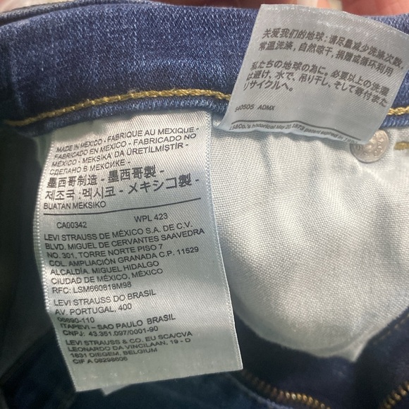 VNTG LEVI’S  PREMIUM BERMUDA SHORTS PERFECT FOR THE UPCOMING SPRING 2025 TRENDS - Picture 9 of 10